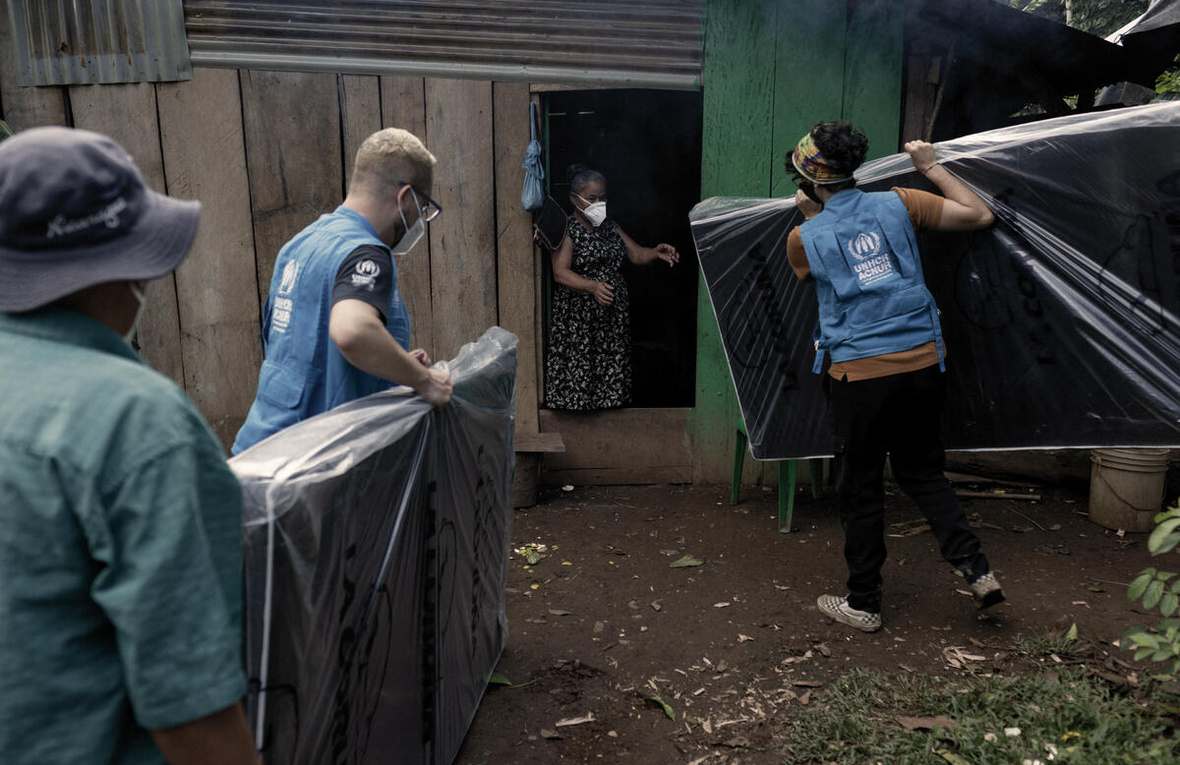 Nicaraguan asylum-seeker Victoria*, 67, welcomes UNHCR employees who are distributing basic items such as mattresses and pots and pans to needy displaced families. Victoria and her husband were forced to flee Nicaragua after a family member was kidnapped for ransom and never returned. The couple has struggled to rebuild their lives in Costa Rica and scrape by in a tiny house they largely built themselves. Costa Rica. UNHCR delivers basic goods to needy refugee and displaced families